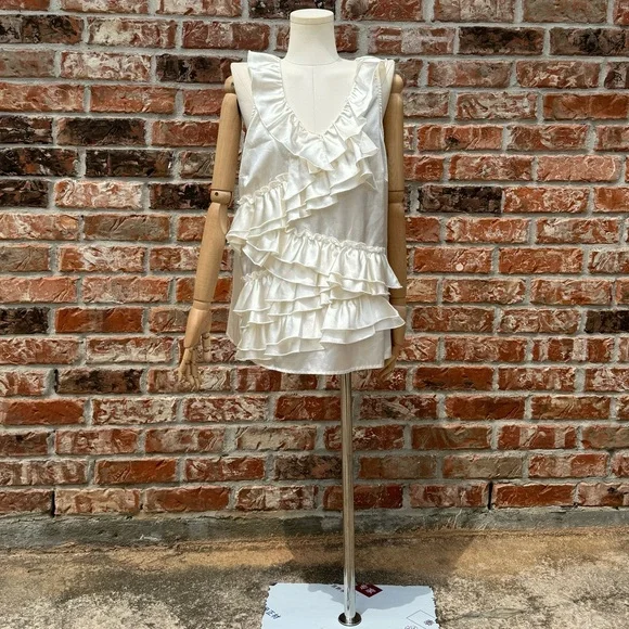 Romeo & Juliet Couture ruffled ivory satin blouse / L / Excellent condition - Picture 10 of 15